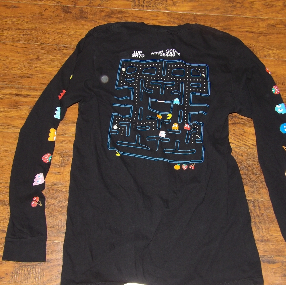 Mens Pac Man long sleeve tee never worn